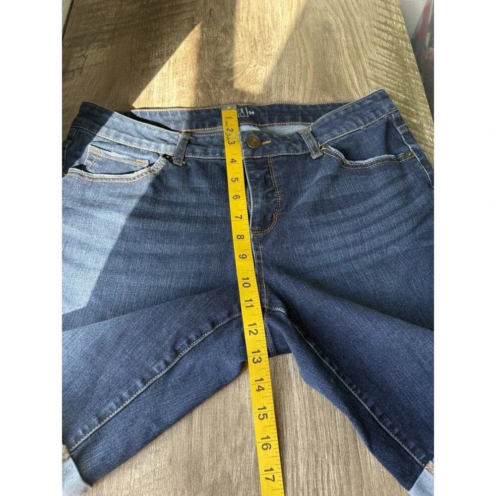 Time and Tru Women's Blue Denim Shorts Size 14